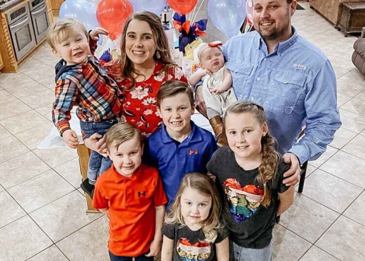 Inside Anna Duggar Nightmare Family Has Urged Her to Leave Convicted Sex Offender Husband Josh Kids
