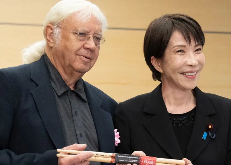 Japanese Prime Minister Shows Deep Affection For Deep Purple