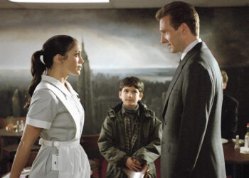 (L-R) Jennifer Lopez, Tyler Posey and Ralph Fiennes in 'Maid in Manhattan'Credit: Barry Wetcher/Columbia Pictures