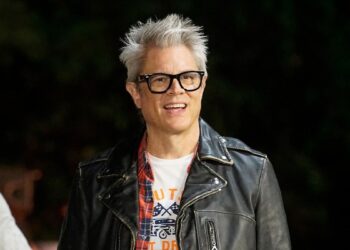 Johnny Knoxville wears glasses and coat