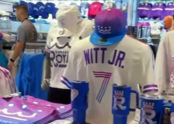 Kansas City Royals debut new purple and blue City Connect uniform
