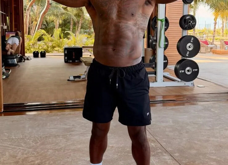 Kevin Hart working outCredit: Kevin Hart/Instagram