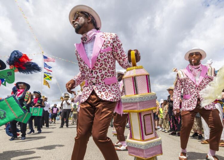 Live from Jazz Fest: Rod Stewart, David Byrne, oysters, more | Entertainment/Life