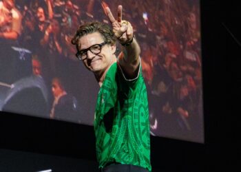 Pedro Pascal attends the 'Star Wars: Mandalorian and Grogu' panel at CCXP Mexico