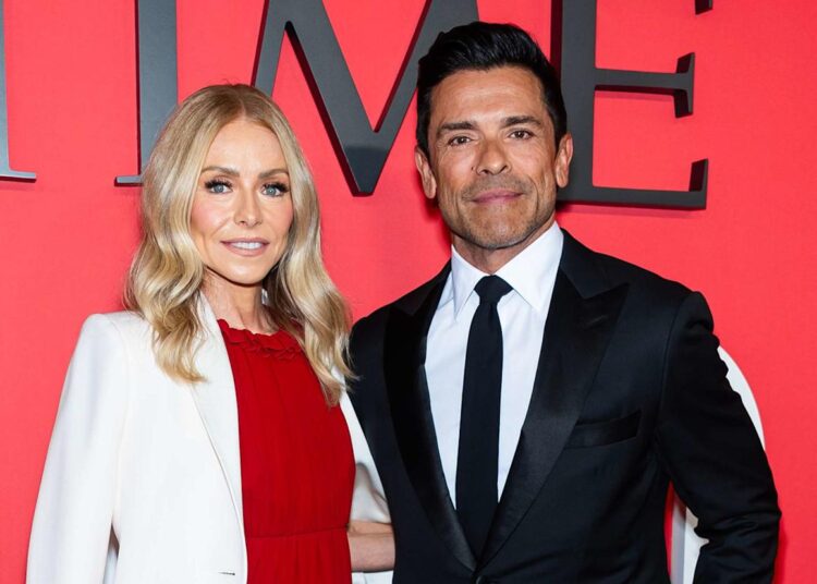 Kelly Ripa and Mark ConsuelosCredit: Gotham/WireImage