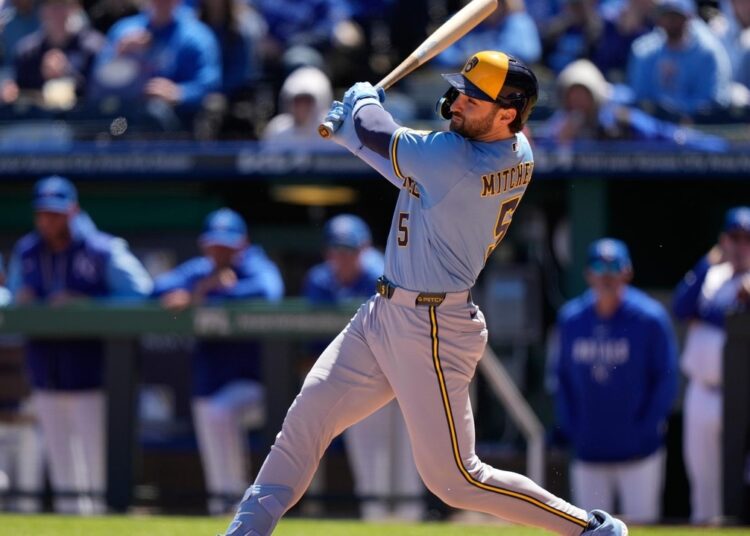 Mitchell provides all the Brewers offense in 5-2 win over Royals to open their split doubleheader