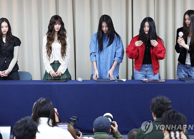 The members of K-pop girl group NewJeans -- Haerin, Danielle, Minji, Hanni and Hyein (from L to R) -- hold a news conference in Seoul in this file photo taken Nov. 28, 2024, to announce their decision to terminate their contract with their agency, ADOR. (Yonhap)