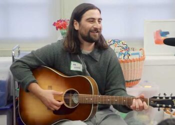 Noah Kahan on 'Celebrity Substitute'Credit: Celebrity Substitute/YouTube