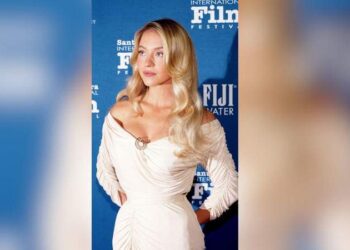 Sydney Sweeney's ties to Jeff Bezos might lead her to scoring a coveted Bond girl position, a source claims. MEGA