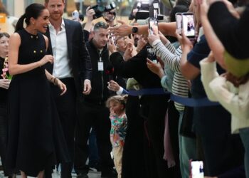 Prince Harry and Meghan arrive in Australia for a low-key, privately funded visit :: WRAL.com