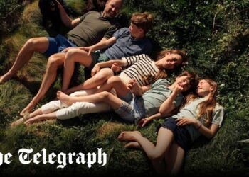 Prince and Princess of Wales mark 15th anniversary with holiday photo