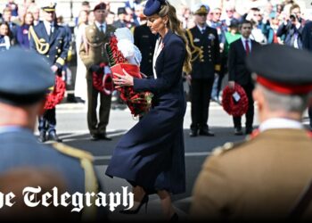 Princess of Wales lays wreath at Anzac service