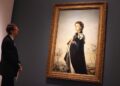 The sculpture will be inspired by Pietro Annigoni's portrait.
