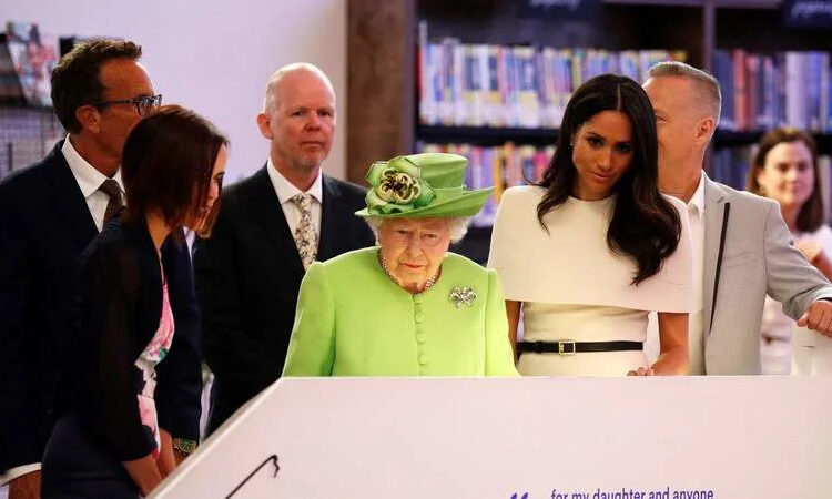 Queen Elizabeth II and Meghan Markle visit Chester Storyhouse in 2018. By: MEGA