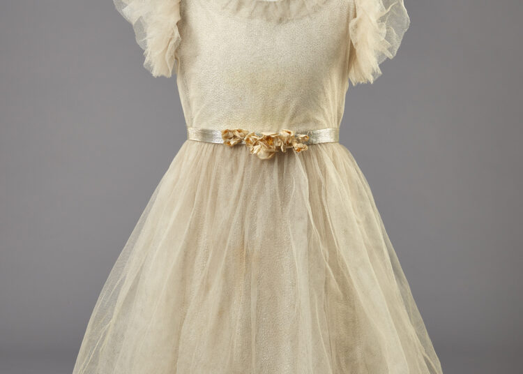 Queen Elizabeth bridesmaid SINGLE USE