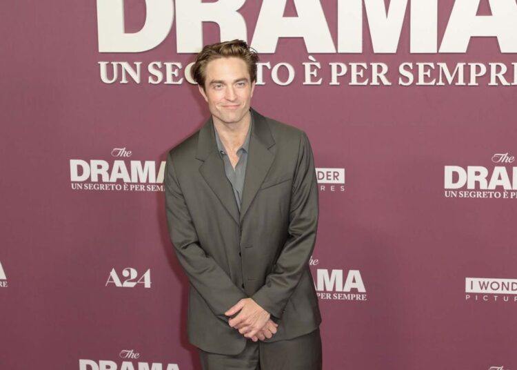 Robert Pattinson isn't too precious to be asked about Twilight's "spider monkey"