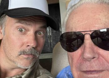 Robert Wagner Shares Rare Photo With Son-in-Law Barry Watson