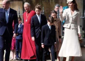 Royal Family gathers for Easter Sunday service in Windsor - Photo 1 of 6