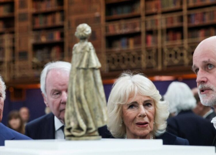 Royal sculptor hits back over row for Queen Elizabeth II tribute | Royal | News