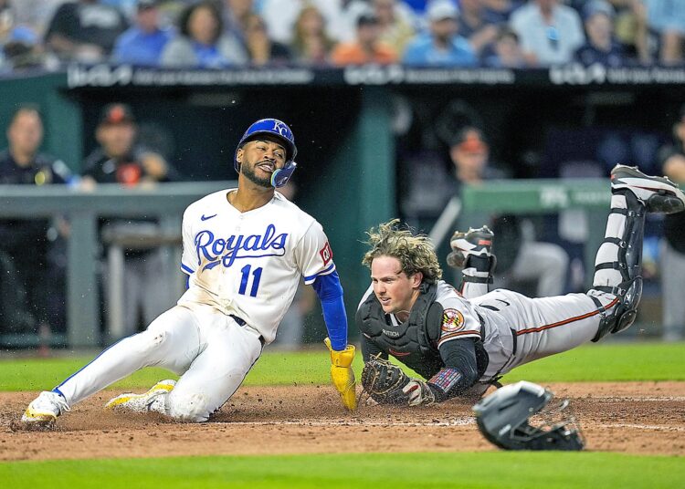 Royals snap skid with rally against Orioles