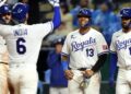 Royals split doubleheader with six-run sixth in the nightcap