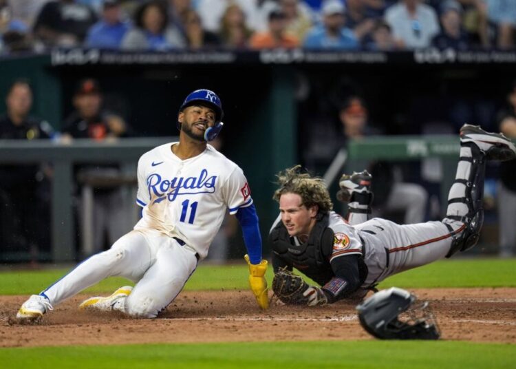 Royals take advantage of Orioles' wild pitches, snap 8-game skid - Field Level Media - Professional sports content solutions
