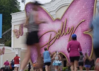 Run Dollywood sends thousands racing past roller coasters