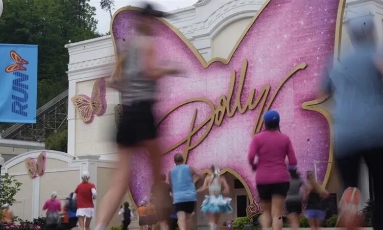 Run Dollywood sends thousands racing past roller coasters