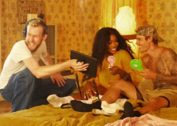 SZA and Justin Bieber, 'Snooze' video (Bucci / @kombucci)