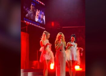 Sabrina Carpenter, Margaret Qualley dance in 'House Tour' music video