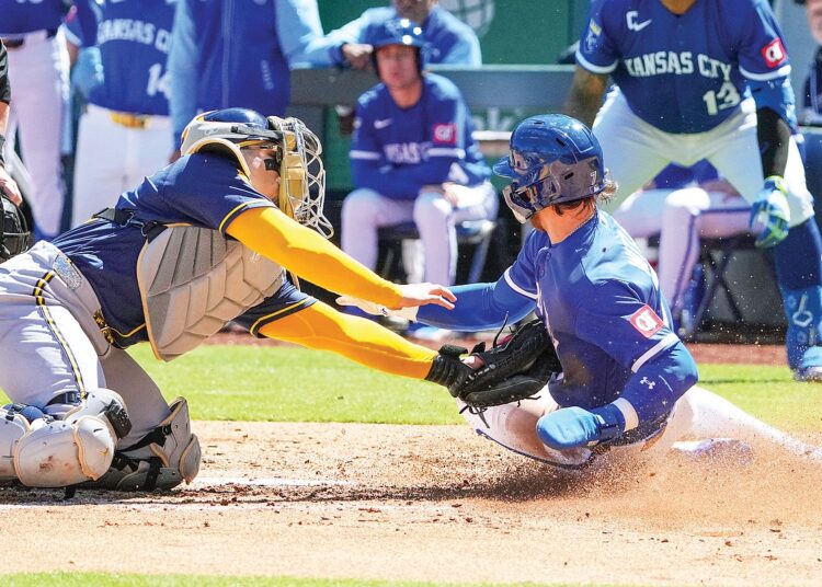 Sanchez homers to help Brewers take series against Royals