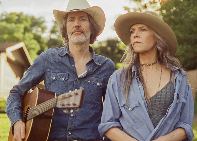 Gillian Welch and David Rawlings perform acoustic music outdoors
