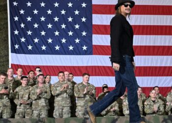Suspension lifted for helicopter pilots who hovered near Kid Rock's home | Entertainment