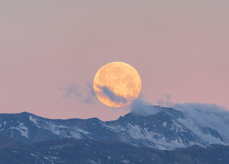The Pink Full Moon In Libra 2026 Horoscope Is Here
