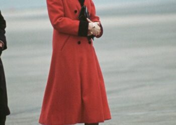 Diana, Princess of Wales, turned this into one of her signatures. Her coats, many designed by Catherine Walker & Co, consistently played with this duality of color, adding sophistication, structure, and a distinctive, easily recognizable touch.