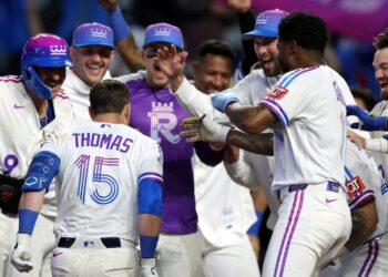 Thomas walks it off in marathon game 11-9, Royals sweep Angels