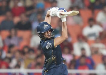 Titans fight back but Royals still eyeing 200-plus