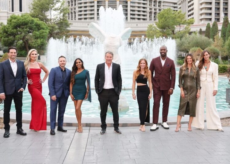 Rock the Block S7 Group 3 (L to R_ Scott McGillivray, Brooke Hogan, Drew Lachey, Taniya Nayak, Ty Pennington, Mina Starsiak Hawk, Vernon Davis, Chelsea Meissner, Kim Wolfe).JPG