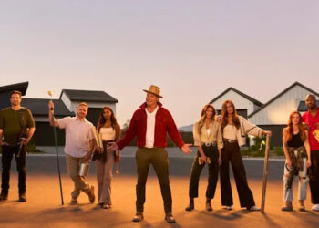 Rock the Block S7 Group 2 (L to R_ Brooke Hogan, Scott McGillivray, Drew Lachey, Taniya Nayak, Ty Pennington, Chelsea Meissner, Kim Wolfe, Mina Starsiak Hawk, Vernon Davis)
