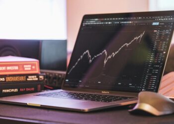7 Hot Growth Stocks to Invest in Right Now