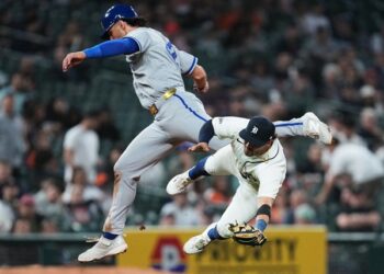 Wenceel Pérez hits 8th-inning homer as Tigers beat Royals 2-1 for 5th straight win