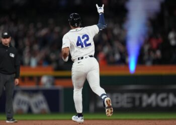 Wenceel Pérez hits an 8th-inning homer as Tigers beat Royals 2-1 for 5th straight win – Macomb Daily