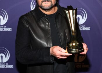 Eric Church poses with the ACM Icon Award during the 18th Academy Of Country Music Honors at The Pinnacle on Aug. 20, 2025 in Nashville, Tennessee.