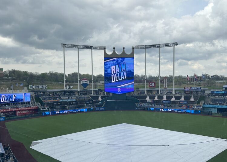 White Sox game at Royals starts in rain delay
