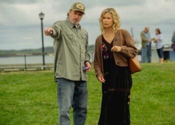 Scott Patterson as Sully and Kate Vernon as Helen in 'Sullivan's Crossing'