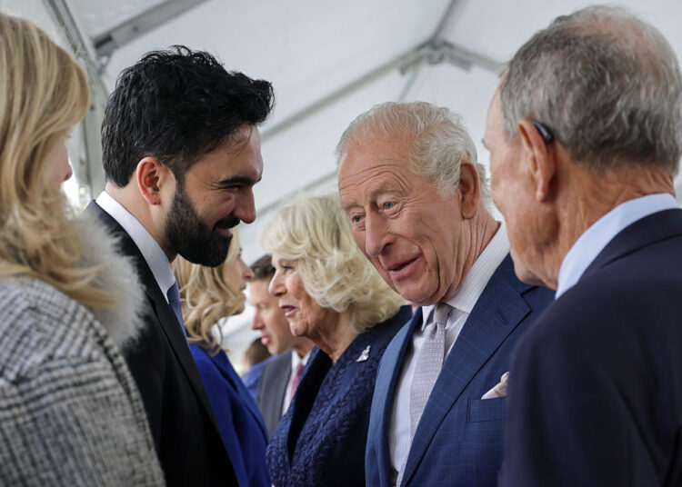 Why does Mamdani want the King to return the Koh-i-Noor?
