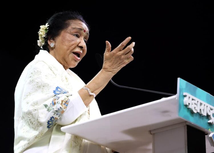 Writer Urvish Kothari Shares What Asha Bhosle Wrote 36 Years Ago, Post Goes Viral
