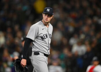 Cam Schlittler (31) walks off the field after being pulled from the game during the seventh inning against the Seattle Mariners at T-Mobile Park.