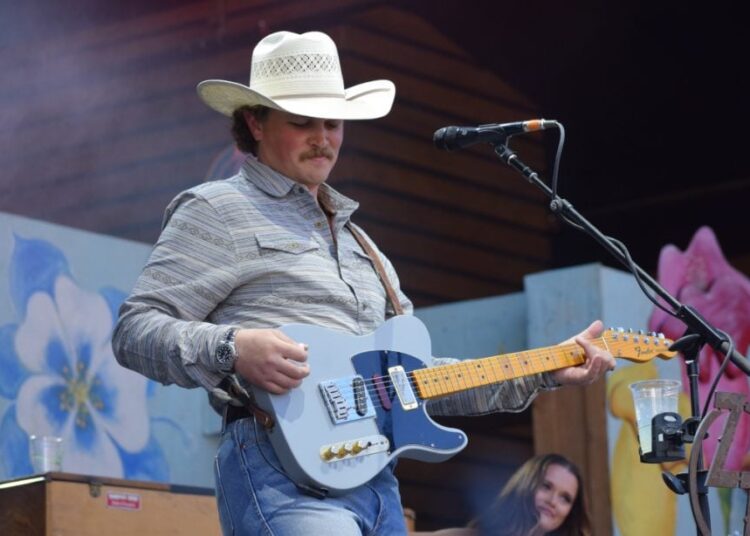 Zach Top Adds New Dates to 2026 Tour