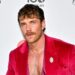 Zane Phillips shows off his juicy muscles on 'The Comeback'